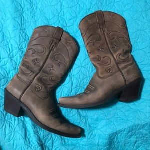 Ariat cowgirl boots